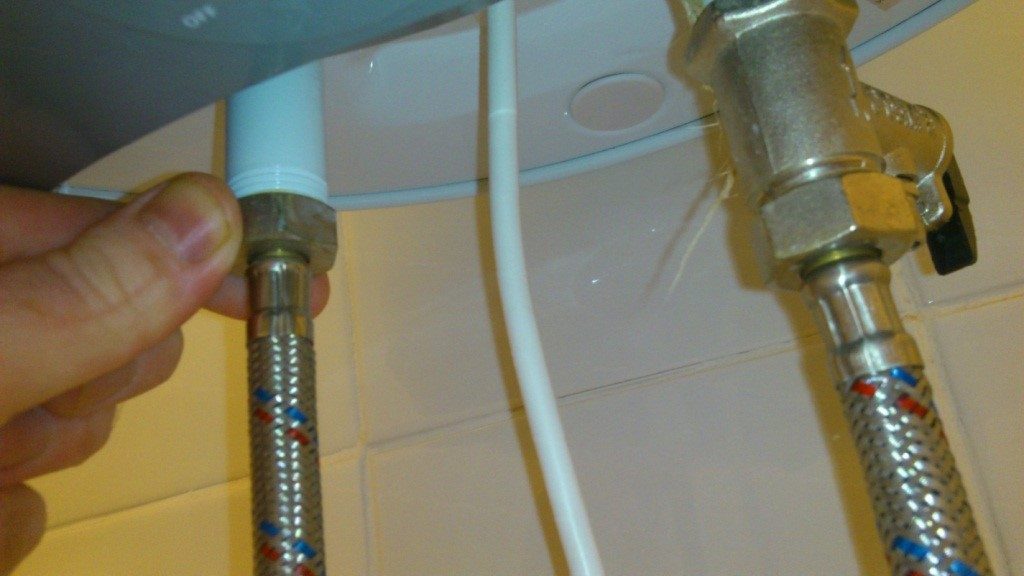 Sådan installeres og tilsluttes en kedel korrekt til vandforsynings- og strømnet i en lejlighed eller hus
