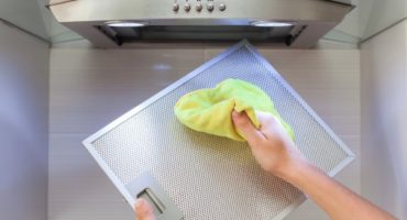Oversigt: hvordan man rengør hætten og fedtnettet i køkkenet