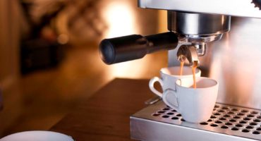 Typer og typer kaffemaskiner til hjemmet - fordele og ulemper ved forskellige modeller