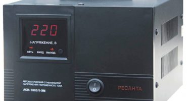 Spændingsstabilisator til køleskabet - om og hvordan man vælger den rigtige